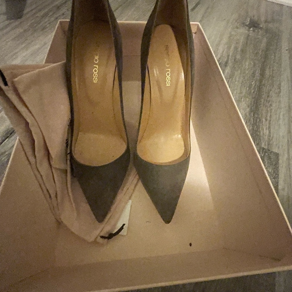 Beautiful pair of Sergio Rossi heels. Never been worn